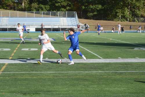 Boys’ Booters Rolling Along And Girls Drop Nail-Biter – The Newtown Bee