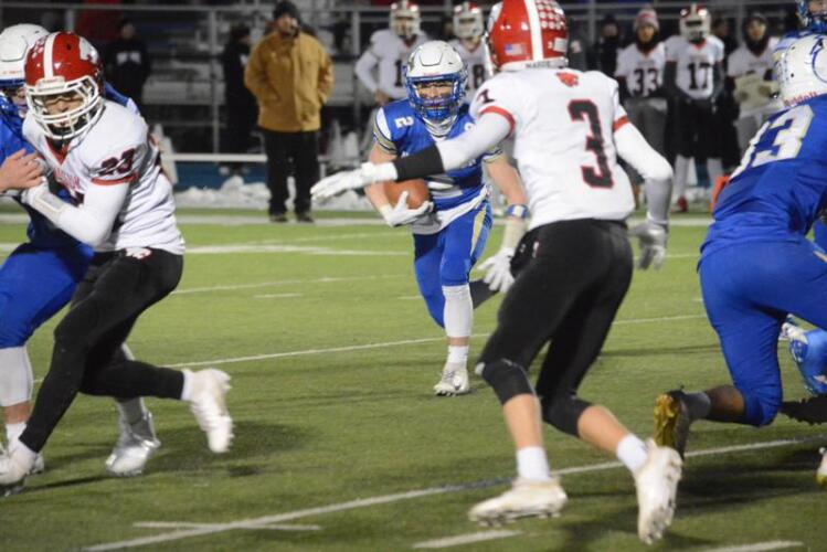 Football Team Draws Darien For State Playoff Quarterfinal Matchup