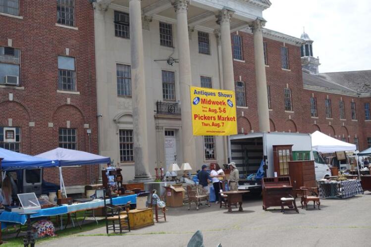 Antiques Market At Fairfield Hill Campus Barn Star Productions